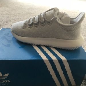 Adidas Tubular women us 5.5-6(kids 4), brand new